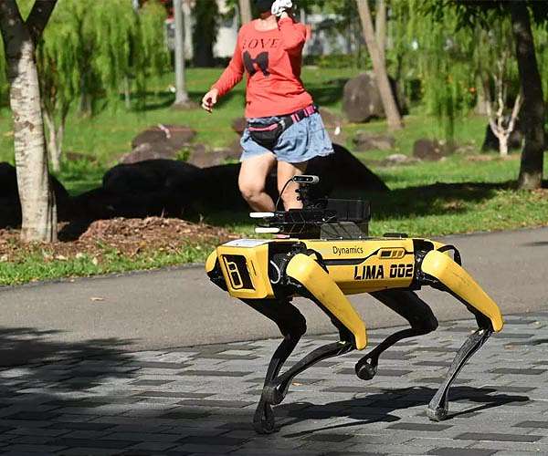 Singapore to put more police robots on the streets