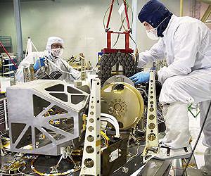 NASA Engineers Rehearse Placement of Webb Telescope's NIRSpec and Microshutters
