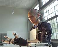 Feedback enhances brainwave control of a novel hand-exoskeleton