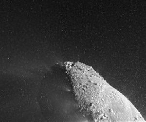 Comet Snowstorm Engulfs Hartley 2