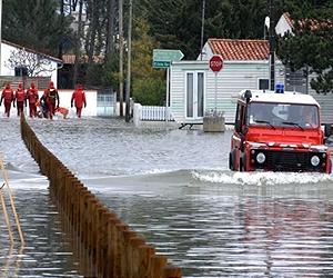 French rescuers search for more bodies after deadly storm