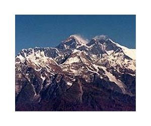 Four climbers die on Everest: officials