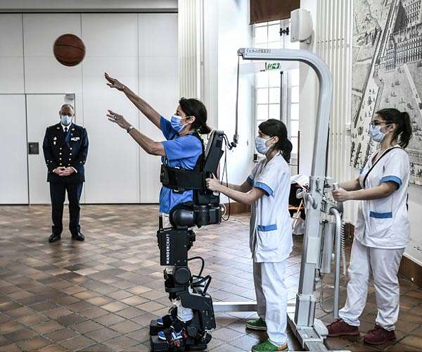 Exoskeleton helps wounded French soldiers get back on their feet