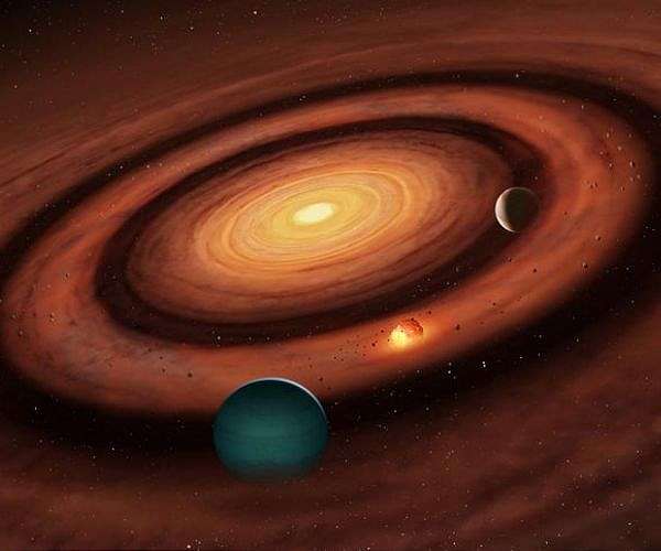 Webb observes expanding carbon-rich dust shells in star system
