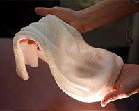 New fabric automatically cools or insulates depending on conditions