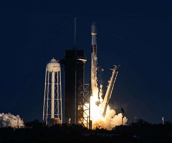 SpaceX launches 40 Internet satellites for rival OneWeb into orbit