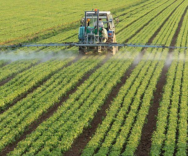 Extracting fertilizer from air and water