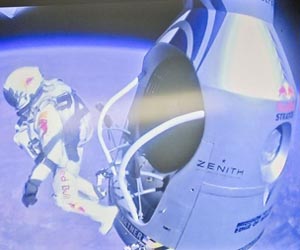 Baumgartner feat boosts hopes for imperilled astronauts