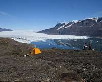 Glacier shape influences susceptibility to melting