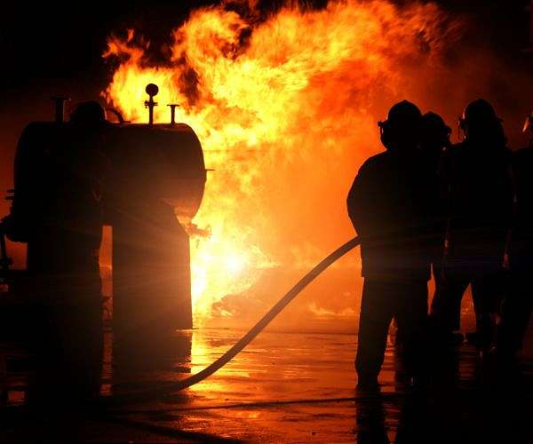 China shopping centre fire kills 16