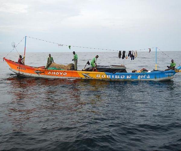 Floods in Central Africa leave fishermen stranded