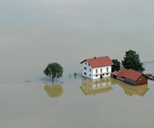 Germany begins to count cost as floods surge north
