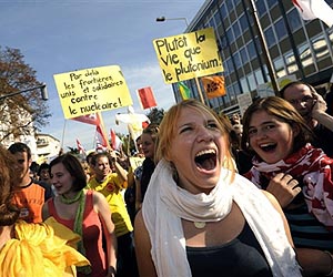 France denies reactor programme halted