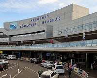 Europe boosts China flight checks as killer virus spreads