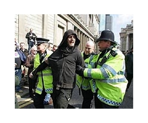 Nine men in Britain on terrorism charges