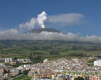 Colombia volcano eruption subsides, evacuation continues
