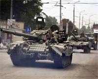 Russia-Georgia border awash with troops, militiamen, refugees