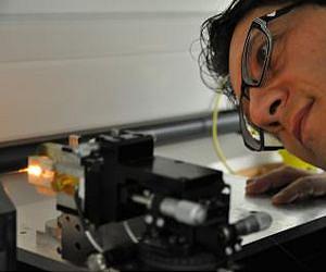 Southampton scientist develops strongest, lightest glass nanofibres in the world