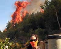Huge forest fire threatens homes near Athens