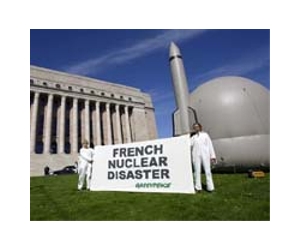 Greenpeace activists break into French nuclear plant
