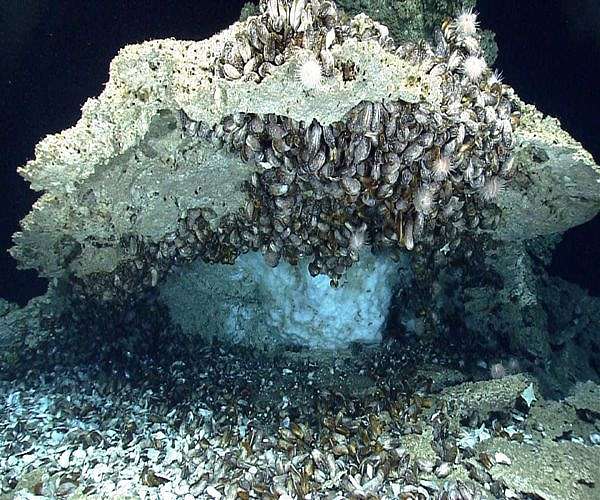 Ancient ocean methane not an immediate climate change threat