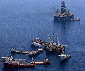 Storm delays deployment of Gulf containment vessel: official