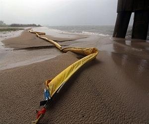US tells BP to clarify cleanup intent as Gulf spill gushes on