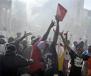 Haiti tensions mount amid scramble for last survivors