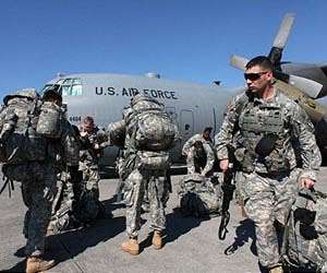 Looters roam Haiti streets as US troops pour in