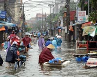 Hanoi suffers as Vietnam flood toll rises to 55
