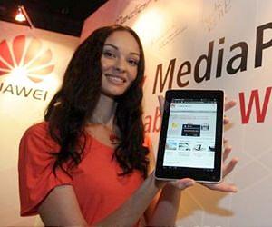 Huawei aims for high end with new smartphones
