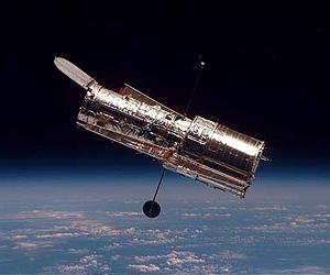 NASA Extends Hubble Space Telescope Science Operations Contract