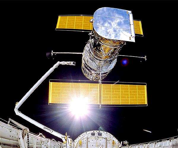 Hubble remains in safe mode, NASA team investigating