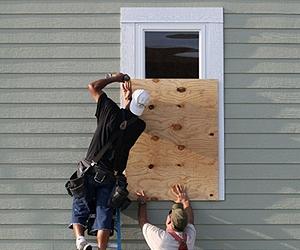 Evacuations start as US braces for Hurricane Earl
