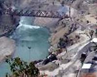 Indian Army Airlifts Thousands Stranded On Kashmir Highway