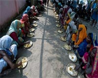 'Grim' conditions as India flood rescue hits crucial stage
