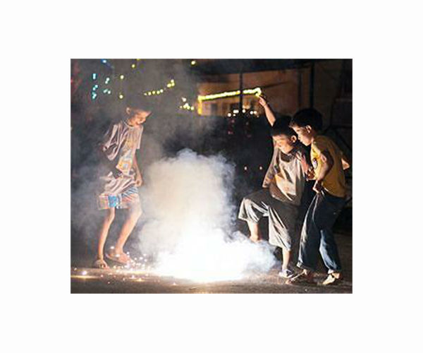 Delhi wakes to post-Diwali smog
