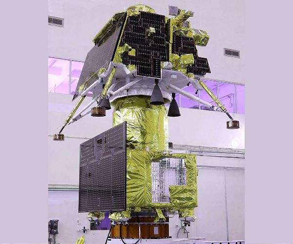 Indian lunar lander splits from propulsion module in key step