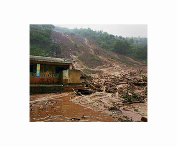 10 dead, 60 people feared trapped in India landslide