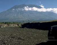 Food aid, face masks dispatched to Bali as 57,000 flee volcano