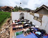 Thousands likely dead in Indonesian quake