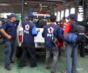 Tsunami, volcanic eruption leave 121 dead in Indonesia