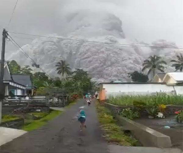 Indonesia volcano erupts again, rescue operations suspended
