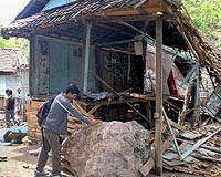 Two killed in Indonesian quake: report