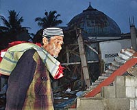 Dozens injured as major quake hits Indonesia