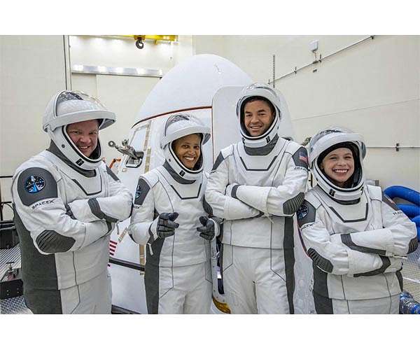 SpaceX to raise bar for space tourism with Inspiration4 launch