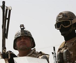 US Artillerymen Showcase Weapons and Knowledge to Iraqi Police