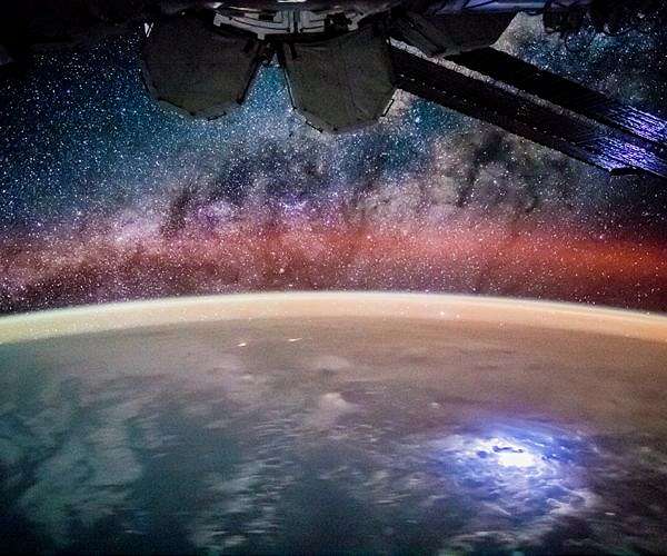 Study finds lightning impacts edge of space in ways not previously observed
