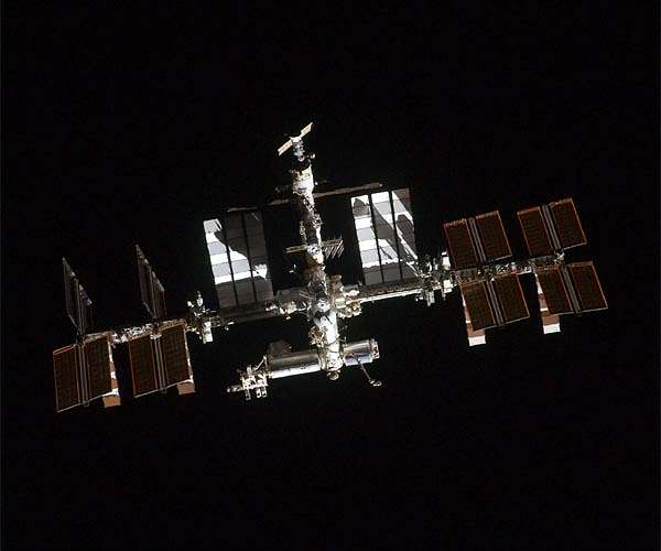 Russia seeks to reassure ISS astronauts after missile claims