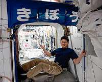 Putin, Abe speak to ISS astronauts from Kremlin